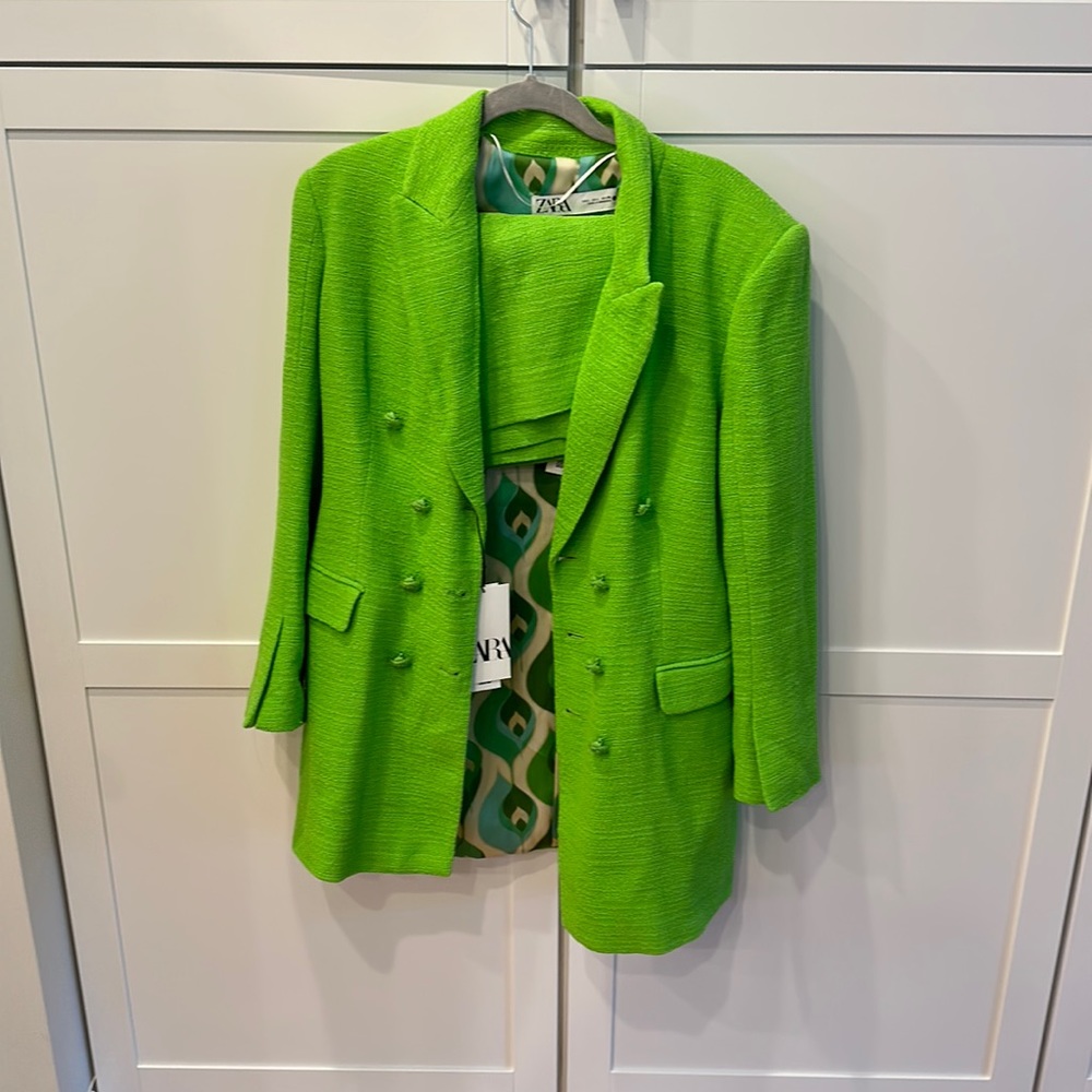 Bright lime green women’s blazer and mini skirt suit set! Brand new w tags!